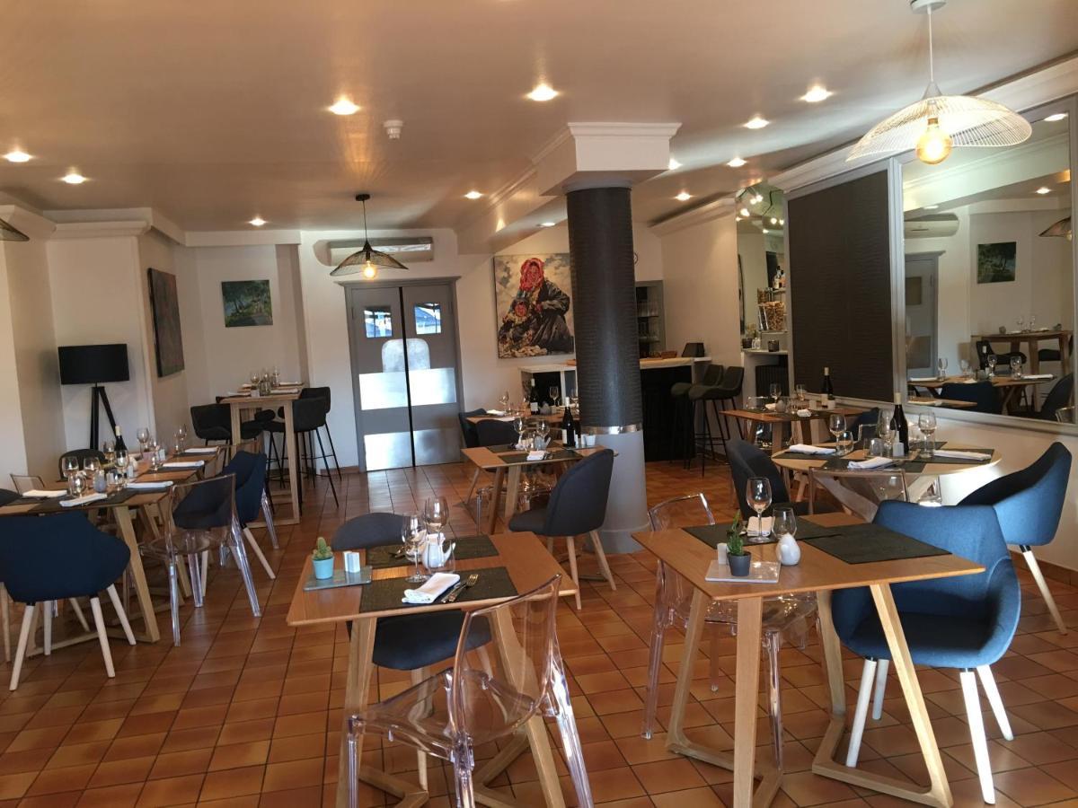 A La Maison Hotel Restaurant Lacaune Bagian luar foto